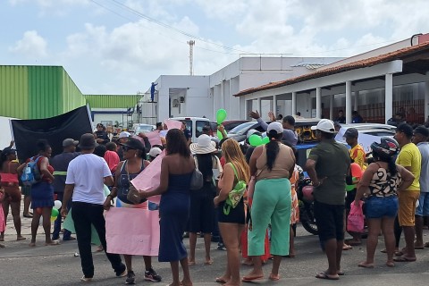 Moradores do Residencial Flávio Dino protestam contra ameaça de despejo em Paço do Lumiar