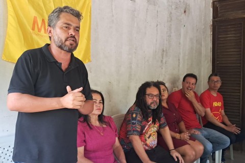 Enilton Rodrigues (PSOL), pré-candidato a governador, participa de diálogo com a esquerda maranhense em Santa Rita.